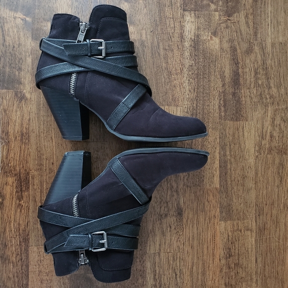 SOLD Black Strap Bootie Heel Ankle Boots - Size 9 - Picture 4 of 9